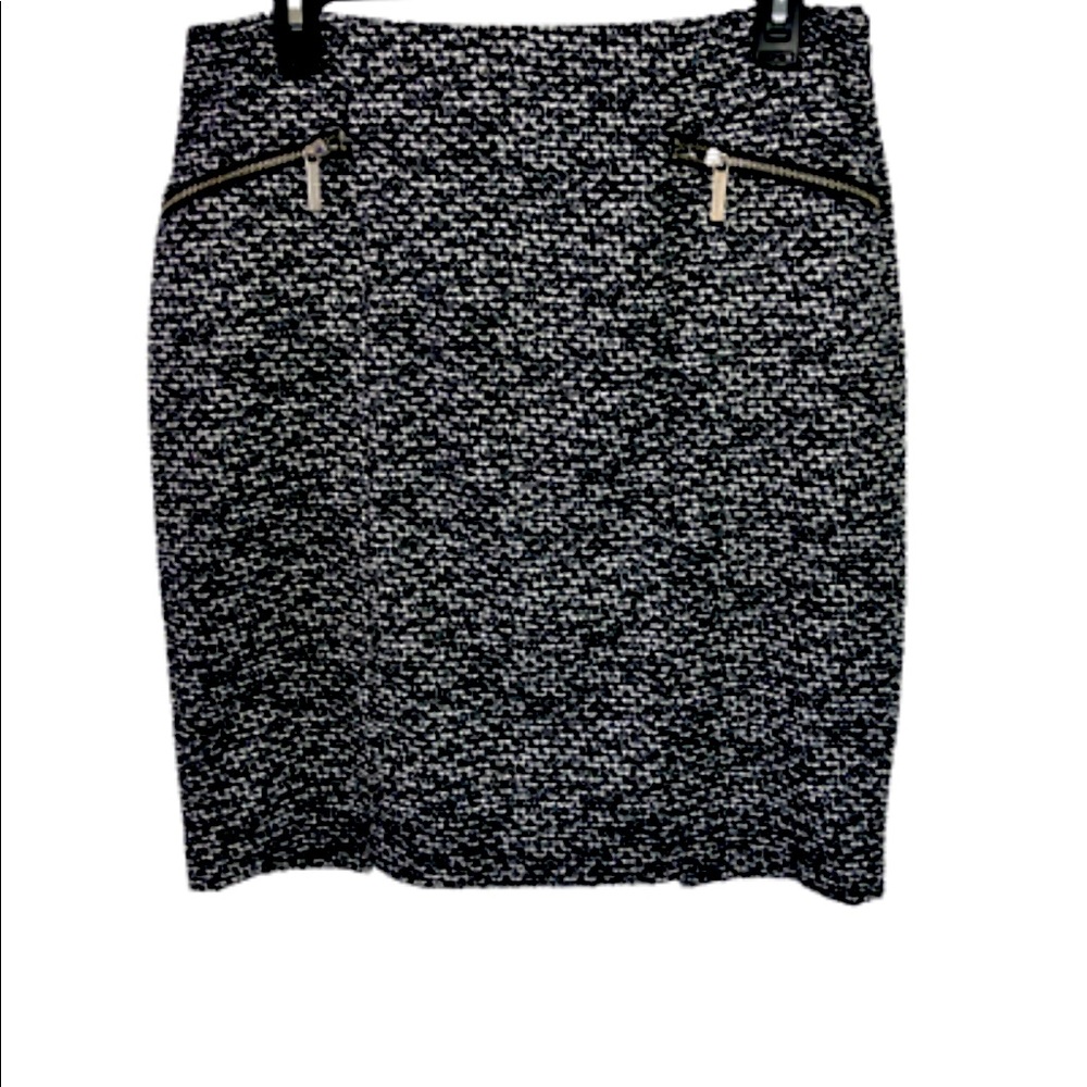 Beautiful like new hardly worn pencil skirt.